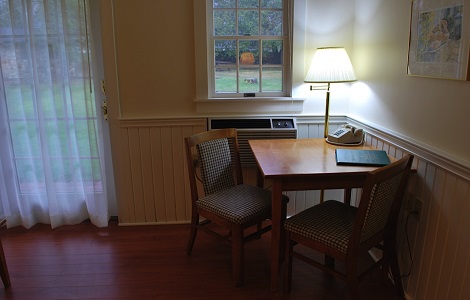 2-Q-Country-Suite-Seating-Area